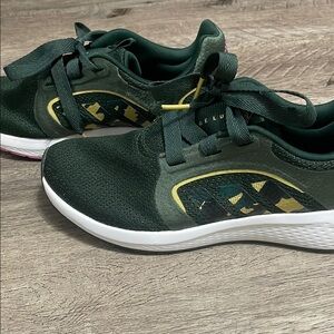 ADIDAS EDGE LUX SHOES
CONTOURED RUNNING SHOES MADE WITH RECYCLED MATERIALS.